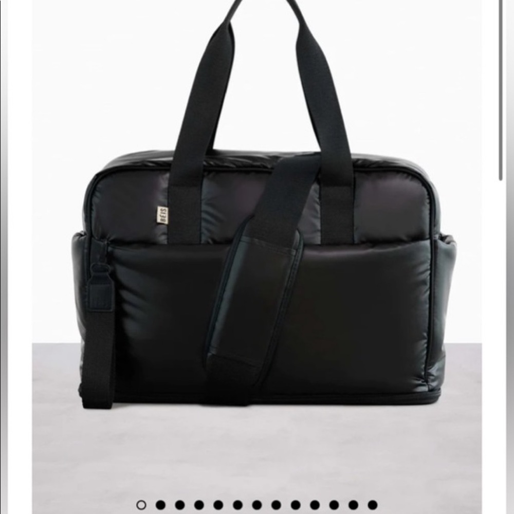 ISO Beis expandable duffle bag in black